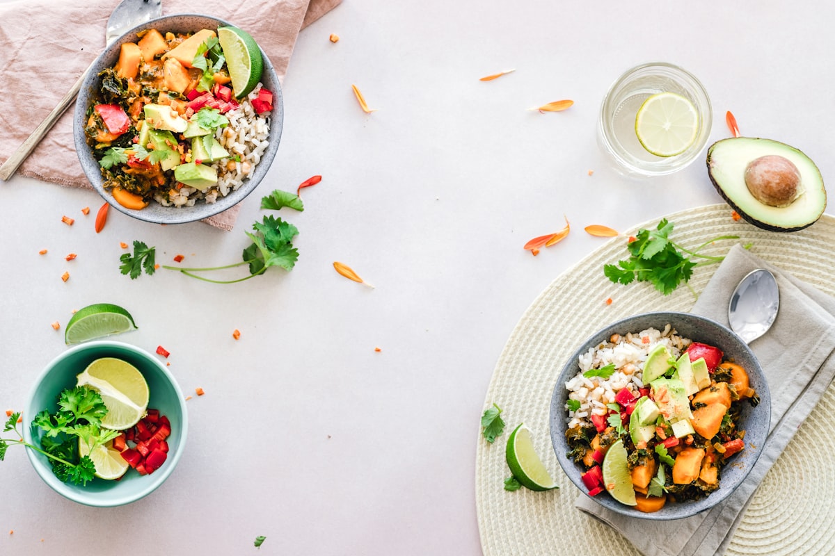 Blood glucose monitoring and nutrition tracking for optimal health